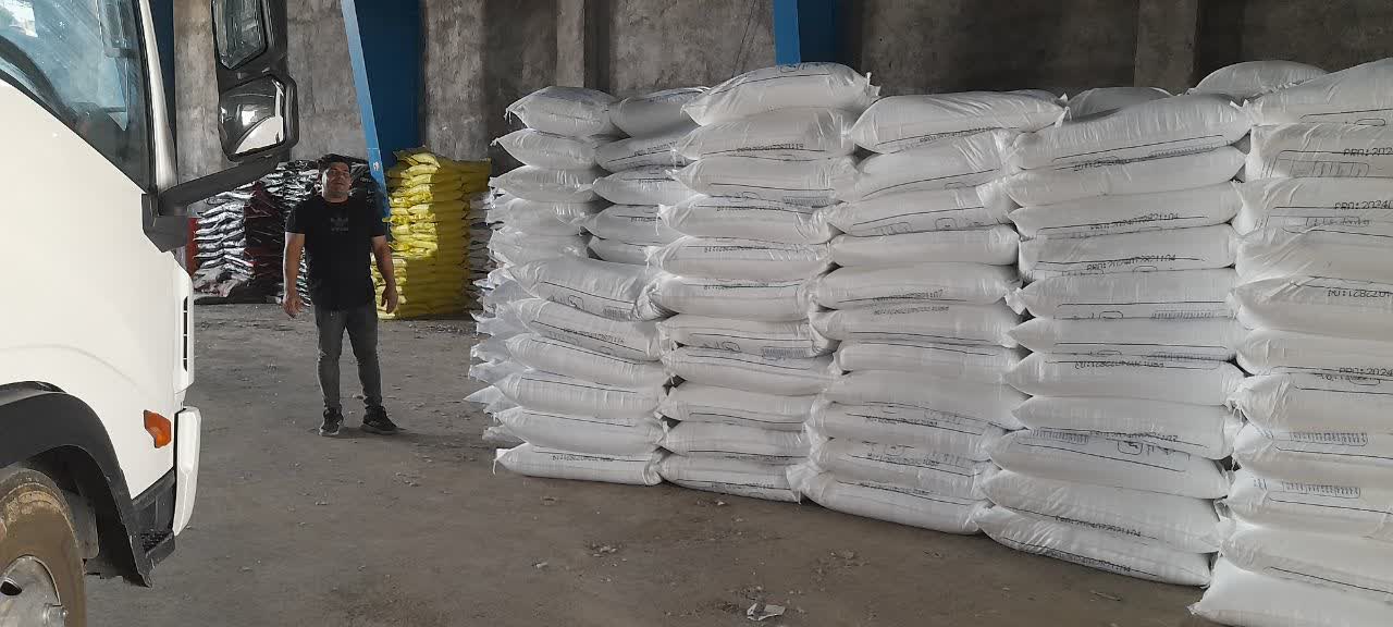 توزیع کودهای آلی توسط شرکت سبزینه توزیع کودهای آلی توسط شرکت سبزینه